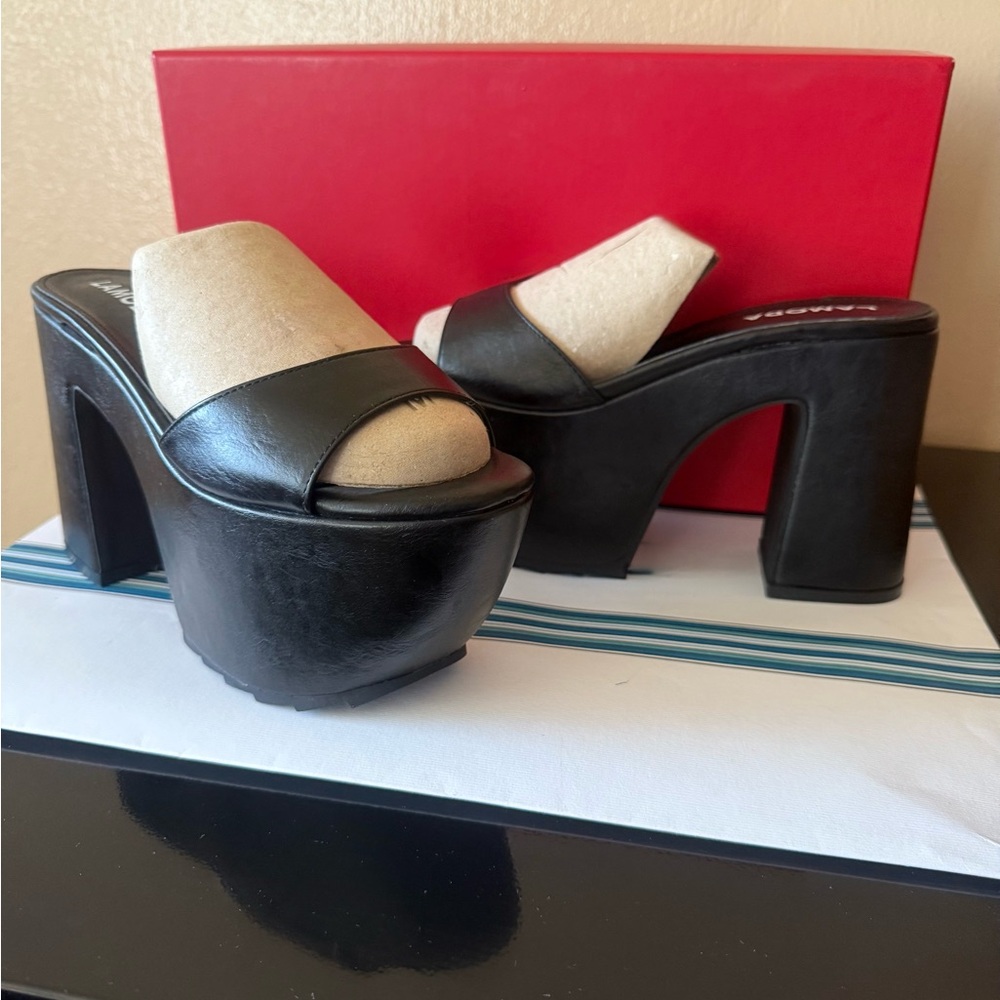 New & Unique Platform Sandals By La Moda